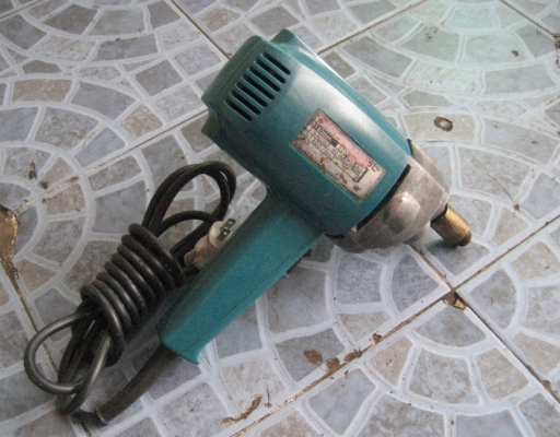 เครื่องขัดเงา ยี่ห้อ makita รุ่น 9218BL ขนาด 7" 860 วัตต์