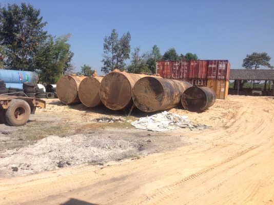 ชายถังน้ำมันใต้ดิน