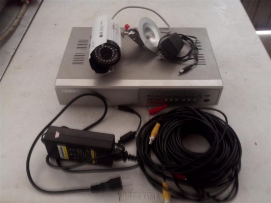 ขายเครื่อง DVR 4 CH HD 320 GB ประกันเหลือสายอีก 1 ม้วนอย่างยาว กล้อง1 ตัวใหม่