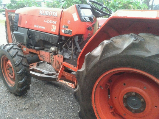 ขายรถไถ KUBOTA L4508 พร้อมดันหน้าช้าง สภาพเดิมๆไม่ต้องทำสีใหม่