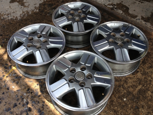 ล้อเเม็กซ์เดิม วีโก้ขอบ15" 5รู114 สภาพโอเคร ขายยกชุด 4,000 บาท