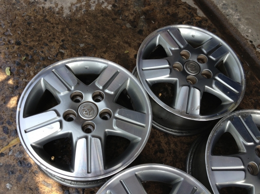 ล้อเเม็กซ์เดิม วีโก้ขอบ15" 5รู114 สภาพโอเคร ขายยกชุด 4,000 บาท