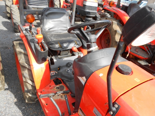 ขายแทรคเตอร์ KUBOTA B2420 เครื่องดี ยางสวย ขายตามสภาพ ขายแทรคเตอร์ KUBOTA B2420 เครื่องดี ยางสวย ขายตามสภาพ