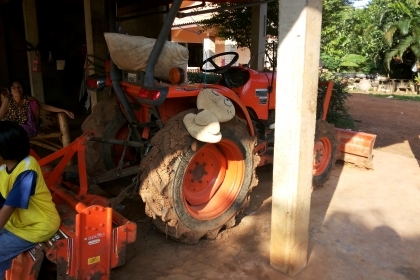 **ขายดาวน์ 160,000 บ.ต่อรอง** รถไถ2เพลา ส้มๆ KUBOTA L3608 4WD สภาพดี เครื่องแน่นๆ แรงดี ไม่เยิ้ม ระบบไฮฯใช้งานได้ปกติ เกียร์ดีไม่หลุดไม่หอน พร้อมอุปกรณ์ 4ชิ้น ใบดัน หาง3,หาง5 โรตารี่ ครบชุด ยางดี4เส้น พร้อมใช้ พร้อมลุยงาน เปลี่ยนสัญญาส่งต่อ งวดใหญ่ 60,000