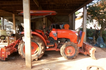 **ขายดาวน์ 160,000 บ.ต่อรอง** รถไถ2เพลา ส้มๆ KUBOTA L3608 4WD สภาพดี เครื่องแน่นๆ แรงดี ไม่เยิ้ม ระบบไฮฯใช้งานได้ปกติ เกียร์ดีไม่หลุดไม่หอน พร้อมอุปกรณ์ 4ชิ้น ใบดัน หาง3,หาง5 โรตารี่ ครบชุด ยางดี4เส้น พร้อมใช้ พร้อมลุยงาน เปลี่ยนสัญญาส่งต่อ งวดใหญ่ 60,000