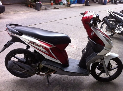 ขายด่วน ICON ปี 52  สีแดง ขาว ล้อแม็ก เครื่องเดิมๆเอกสารครบ ชุดสีสดรถสวยจ้า