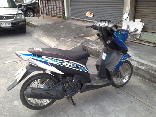 ขายด่วน click ปี 50 สีขาว ดำ ล้อแม็ก รถบ้าน ภายใน ภายนอกเดิมๆ เครื่องแน่น ไม่หลวม ควันไม่ไหล เอกสารพร้อม เชิญแวะชมก่อนได้จ้า