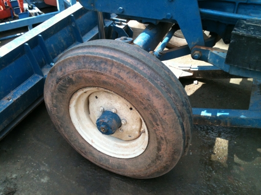 ขายรถฟอร์ด 6600 พร้อมใบมีด ผานพรวน