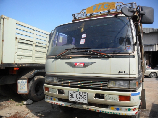10 ล้อ Hino เพลาเดียว