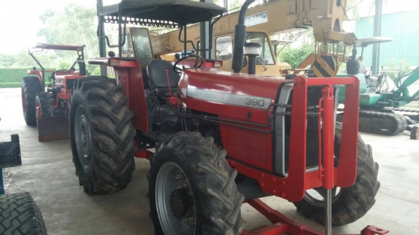 รถไถมือเดียวจากห้าง 2 เพลา MASSEY 390 ใบมีด และ หาง 7 เครื่องดี ปั้มดี ยางสวย  ราคา 550,000 โทร 081-8507085 (เอ)
