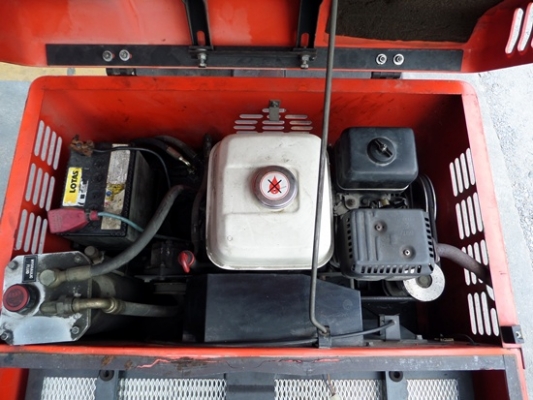 รถกวาดดูดฝุ่นเครื่อง HONDA นั่งขับ สภาพพร้อมใช้งาน