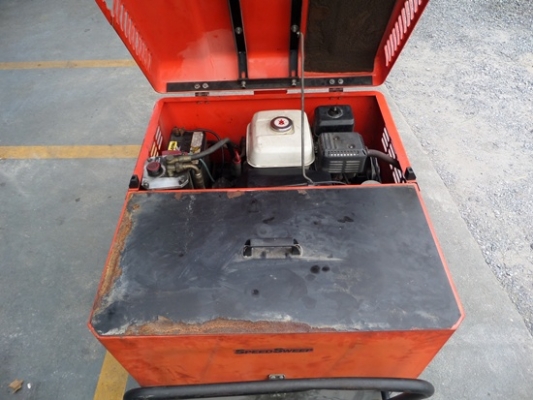 รถกวาดดูดฝุ่นเครื่อง HONDA นั่งขับ สภาพพร้อมใช้งาน