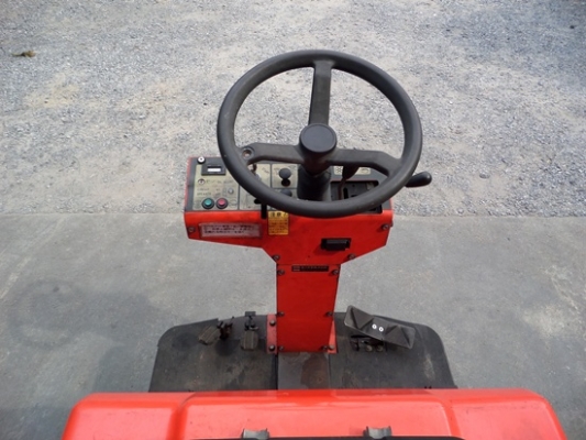 รถกวาดดูดฝุ่นเครื่อง HONDA นั่งขับ สภาพพร้อมใช้งาน