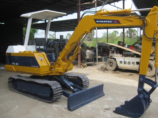 ขายรถขุดKOMATSU PC30  พร้อมใช้งาน