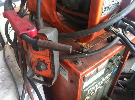 ขายเครื่องเชื่อมCo2 พร้อมตัวป้อนลวดเชื่อม และหัวเชื่อม ของญี่ปุ่นมือสอง