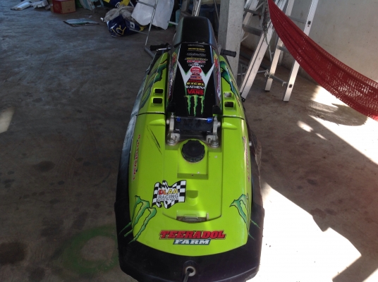 ขายเรือเจ็ตสกียืน