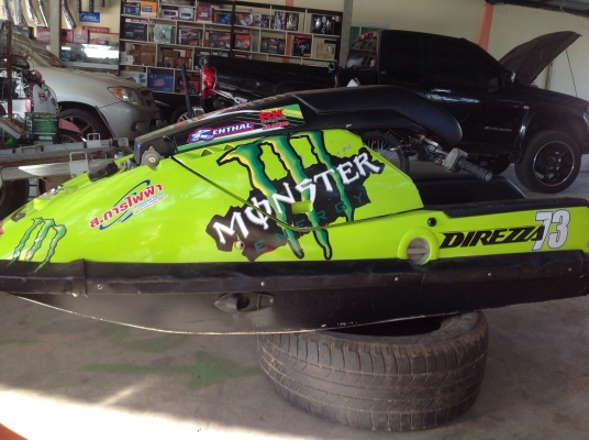 ขายเรือเจ็ตสกียืน