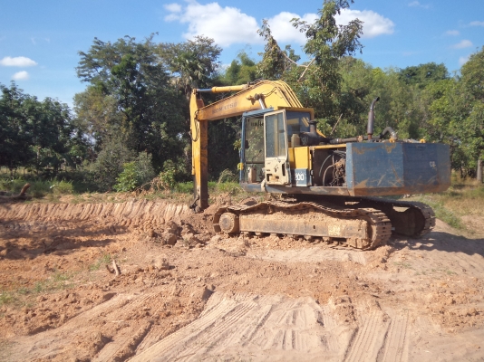 ขาย385000บาทแม็กโคKOMATSU200-3ราคาถูกๆรถใช้งานทุกวัน