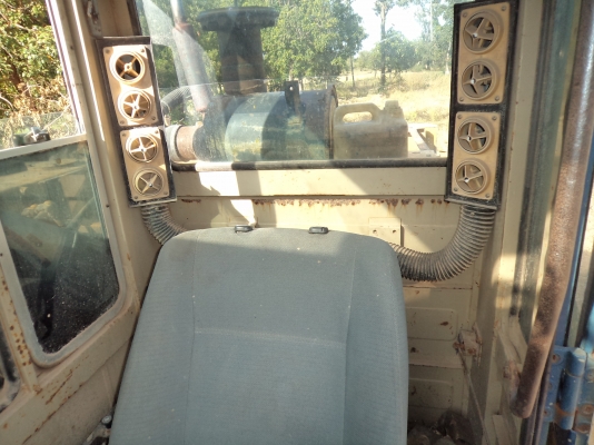 ขาย385000บาทแม็กโคKOMATSU200-3ราคาถูกๆรถใช้งานทุกวัน