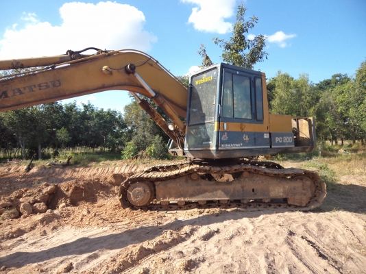 ขาย385000บาทแม็กโคKOMATSU200-3ราคาถูกๆรถใช้งานทุกวัน