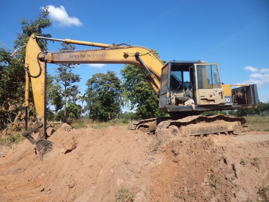 ขาย385000บาทแม็กโคKOMATSU200-3ราคาถูกๆรถใช้งานทุกวัน