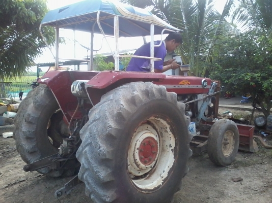 รถแมคซี่ 185 รุ่นเสื้อเพลาเหลี่ยม มีใบมีดหน้าหางไถไม่มี ใบมีดหลังไม่มี เครื่องดี หักเลี้ยวล้อหน้าใช้ระบบไฮดรอลิคยกหางเกียร์ดีเครื่องดี เอกสารสัญญาซื้อขายทั่วไป 120000