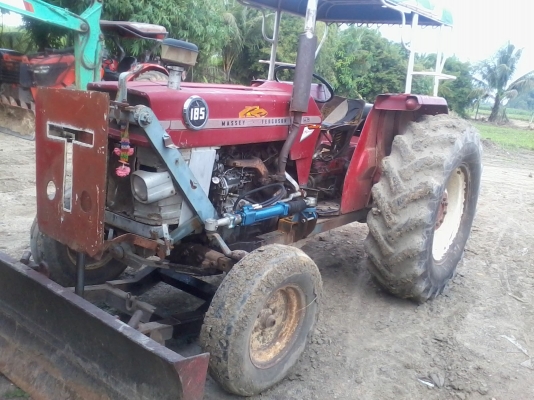 รถแมคซี่ 185 รุ่นเสื้อเพลาเหลี่ยม มีใบมีดหน้าหางไถไม่มี ใบมีดหลังไม่มี เครื่องดี หักเลี้ยวล้อหน้าใช้ระบบไฮดรอลิคยกหางเกียร์ดีเครื่องดี เอกสารสัญญาซื้อขายทั่วไป 120000