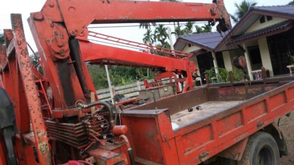 รถอีซูซุ 6 ล้อ NPR 120 แรงม้า. ติดเครน 2.50 ตัน. ปี 42 สนใจติดต่อ 081 - 6079515 รถอีซูซุ 6 ล้อ NPR 120 แรงม้า. ติดเครน 2.50 ตัน. ปี 42 สนใจติดต่อ 081 - 6079515