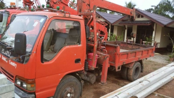 รถอีซูซุ 6 ล้อ NPR 120 แรงม้า. ติดเครน 2.50 ตัน. ปี 42 สนใจติดต่อ 081 - 6079515 รถอีซูซุ 6 ล้อ NPR 120 แรงม้า. ติดเครน 2.50 ตัน. ปี 42 สนใจติดต่อ 081 - 6079515