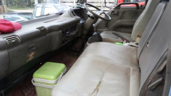 รถอีซูซุ 6 ล้อ NPR 120 แรงม้า. ติดเครน 2.50 ตัน. ปี 42 สนใจติดต่อ 081 - 6079515 รถอีซูซุ 6 ล้อ NPR 120 แรงม้า. ติดเครน 2.50 ตัน. ปี 42 สนใจติดต่อ 081 - 6079515