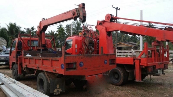 รถอีซูซุ 6 ล้อ NPR 120 แรงม้า. ติดเครน 2.50 ตัน. ปี 42 สนใจติดต่อ 081 - 6079515 รถอีซูซุ 6 ล้อ NPR 120 แรงม้า. ติดเครน 2.50 ตัน. ปี 42 สนใจติดต่อ 081 - 6079515