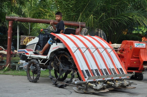 ขายรถดำนาราคาถูก MITSUBISHI MPR55 ใหญ่5แถวสภาพสวยเดิมจากญี่ปุ่นยังไม่เคยใช้ในไทย 58,000เท่านั้น