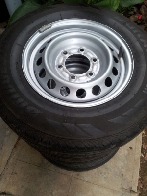 ขายล้อกระทะพร้อมยาง 195 R15 ยางปี 12
