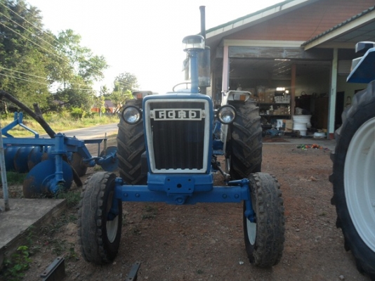 ขายแล้วรถไถฟอร์ด4000 เครื่อง3สูบ เพลาเดียว เก่านอกสวยมากรถเดิมๆ