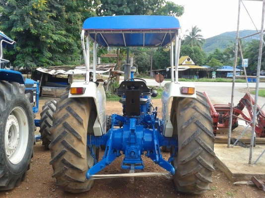 ขายแล้วรถไถฟอร์ด4000 เครื่อง3สูบ เพลาเดียว เก่านอกสวยมากรถเดิมๆ