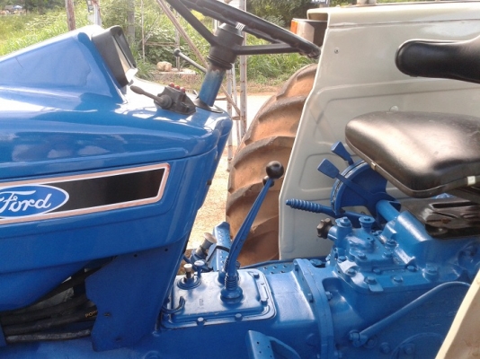 ขายแล้วรถไถฟอร์ด4000 เครื่อง3สูบ เพลาเดียว เก่านอกสวยมากรถเดิมๆ