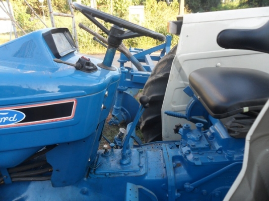 ขายแล้วรถไถฟอร์ด4000 เครื่อง3สูบ เพลาเดียว เก่านอกสวยมากรถเดิมๆ