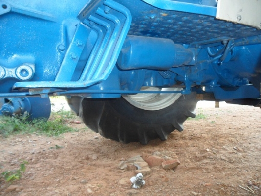 ขายแล้วรถไถฟอร์ด4000 เครื่อง3สูบ เพลาเดียว เก่านอกสวยมากรถเดิมๆ