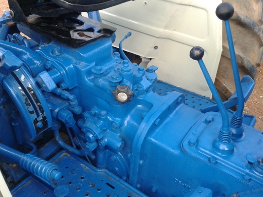 ขายแล้วรถไถฟอร์ด4000 เครื่อง3สูบ เพลาเดียว เก่านอกสวยมากรถเดิมๆ