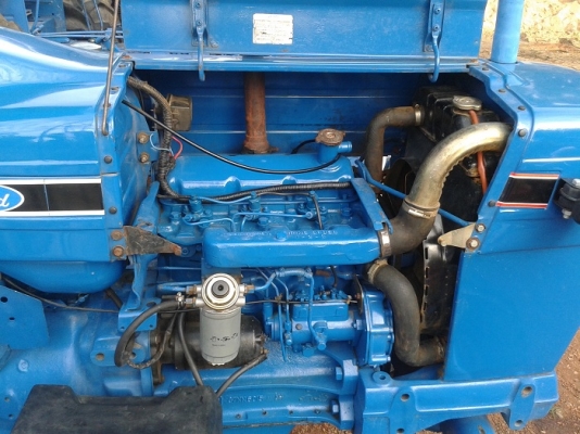 ขายแล้วรถไถฟอร์ด4000 เครื่อง3สูบ เพลาเดียว เก่านอกสวยมากรถเดิมๆ