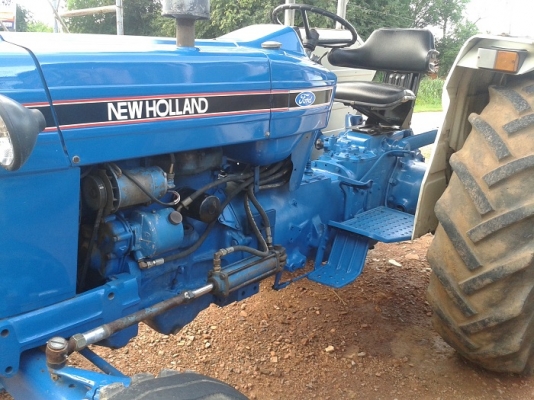 ขายแล้วรถไถฟอร์ด4000 เครื่อง3สูบ เพลาเดียว เก่านอกสวยมากรถเดิมๆ