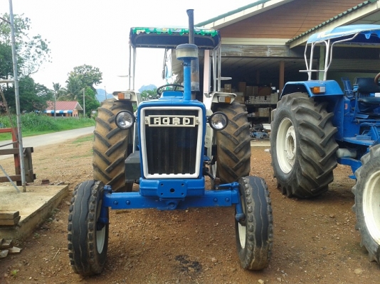 ขายแล้วรถไถฟอร์ด4000 เครื่อง3สูบ เพลาเดียว เก่านอกสวยมากรถเดิมๆ