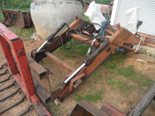 ขายแล้ว ขอบคุณช่างชาย พิษณุโลก ชุดตักหน้ารถไถฟอร์ด 6610ตรงรุ่น ยี่ห้อGYRO DENMARK ชิ้นส่วนมาไม่ตรงยี่ห้อแต่ใส่กันได้ ราคาถูกๆตามสภาพ