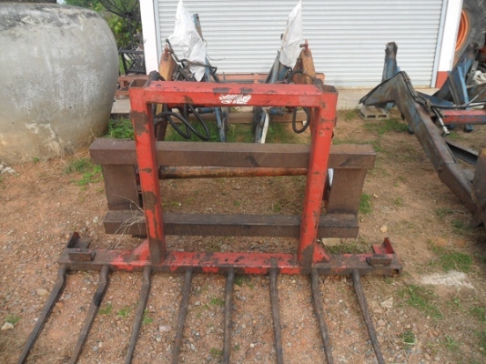 ขายแล้ว ขอบคุณช่างชาย พิษณุโลก ชุดตักหน้ารถไถฟอร์ด 6610ตรงรุ่น ยี่ห้อGYRO DENMARK ชิ้นส่วนมาไม่ตรงยี่ห้อแต่ใส่กันได้ ราคาถูกๆตามสภาพ