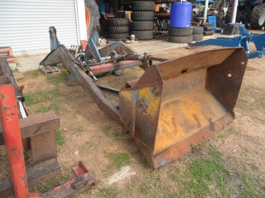 เฮียเทียม สระบุรี มารับแล้วครับ (ทำสีใหม่ให้แล้วครับ)ชุดตักหน้าใส่รถไถฟอร์ด 6600 ตรงรุ่น อุปกรณ์ครบติดตั้งได้เลย