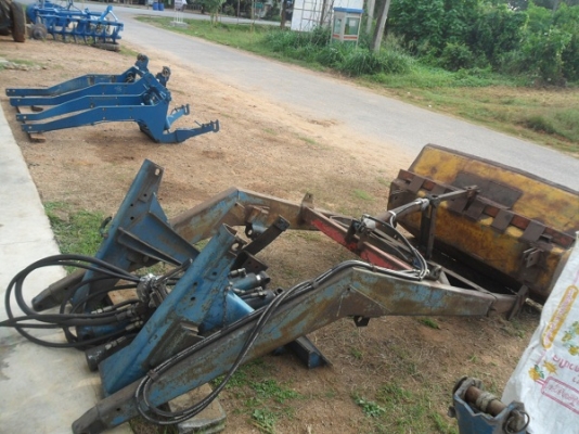 เฮียเทียม สระบุรี มารับแล้วครับ (ทำสีใหม่ให้แล้วครับ)ชุดตักหน้าใส่รถไถฟอร์ด 6600 ตรงรุ่น อุปกรณ์ครบติดตั้งได้เลย