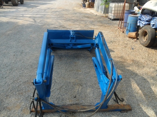 เฮียเทียม สระบุรี มารับแล้วครับ (ทำสีใหม่ให้แล้วครับ)ชุดตักหน้าใส่รถไถฟอร์ด 6600 ตรงรุ่น อุปกรณ์ครบติดตั้งได้เลย