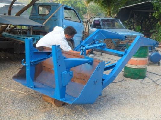 เฮียเทียม สระบุรี มารับแล้วครับ (ทำสีใหม่ให้แล้วครับ)ชุดตักหน้าใส่รถไถฟอร์ด 6600 ตรงรุ่น อุปกรณ์ครบติดตั้งได้เลย