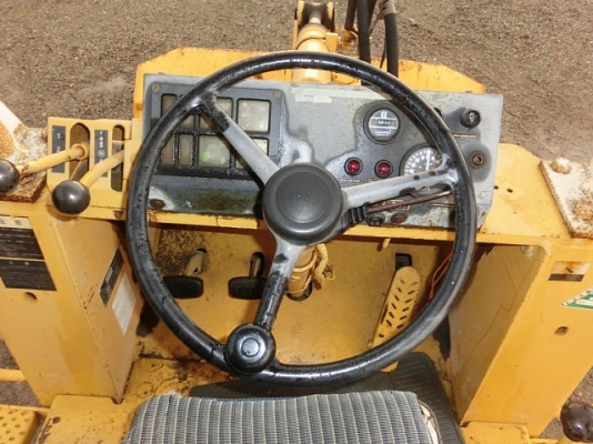 รถตักล้อยาง  510-14981  กรองเดี่ยว  สภาพสวย เดิมจากญี่ปุ่น ถึงไทยแล้ว รถจอดอยู่ที่ C.S. Motor หลักสี่  โทร.081-373-0559