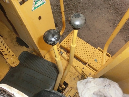 รถตักล้อยาง  510-14981  กรองเดี่ยว  สภาพสวย เดิมจากญี่ปุ่น ถึงไทยแล้ว รถจอดอยู่ที่ C.S. Motor หลักสี่  โทร.081-373-0559